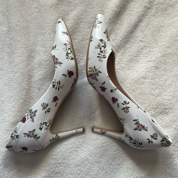 Karl Lagerfeld Rose Toe Pumps - Picture 2 of 7